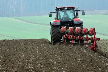 FIELD SOIL TRACTOR