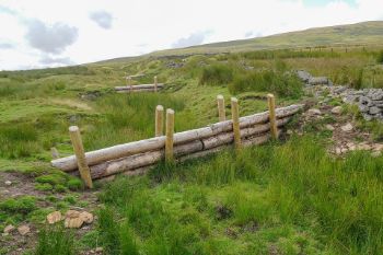 Flood management leaky barriers 1