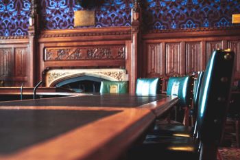 HOUSE OF COMMONS COMMITTEE ROOM