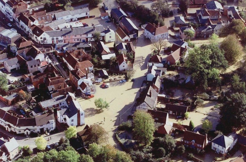 COGGESHALL FLOODING IN 2001