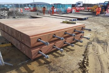 Port_of_Tilbury_ew_timber_sluice_gate_paddles_1.jpg
