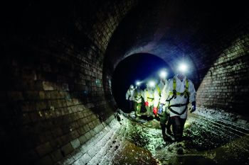 THAMES WATER TEAM IN SEWERS