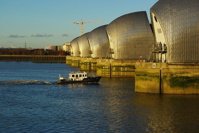 THAMES BARRIER 