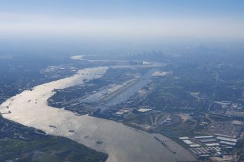 THAMES_ESTUARY_-AERIAL_VIEW_LONDON_CITY_AIRPORT_1.jpg