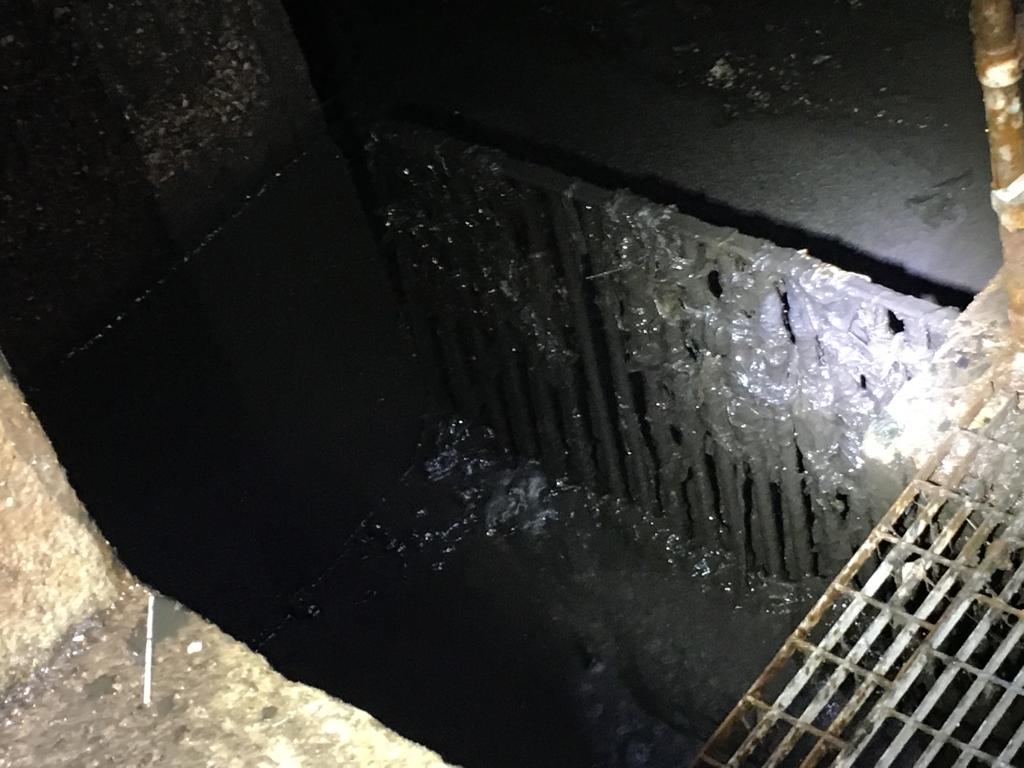 THAMES WATER OIL POLLUTION BRACKNELL