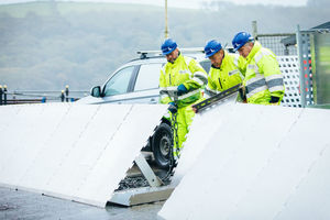 Temporary flood barriers