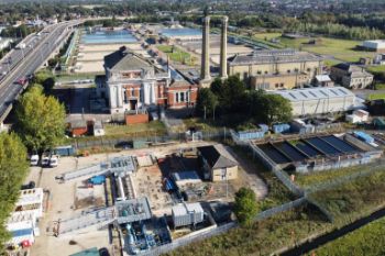 Thames_Water_trunk_main_test_facility_at_Kempton_Park_water_treatment_works.jpg