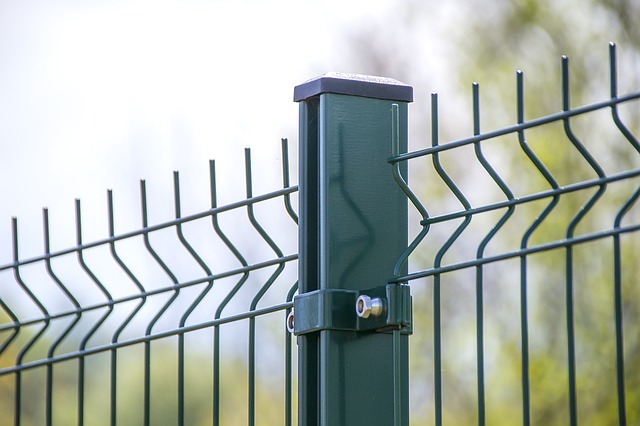 industrial-mesh-fence-1370251 640